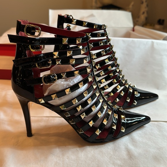 New Black patent design heels with gold studs - Picture 3 of 8